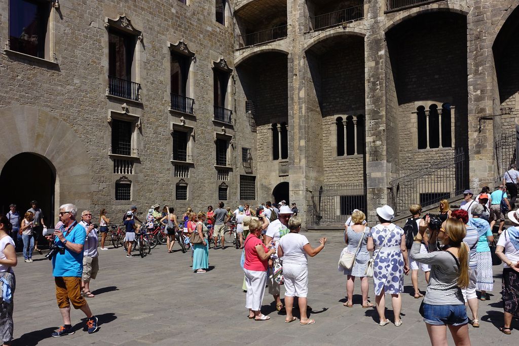 Fotografía de: El doctor Jordi Arcos explica las bases para repensar el turismo de calidad en 'Via Empresa' | CETT